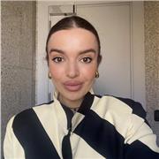 Graduada en Derecho y habiendo estudiado en un colegio bilingüe, tengo 4 años de experiencia dando asignaturas de ingles y letras